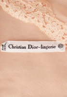 Персиковое платье Christian Dior с кружевом