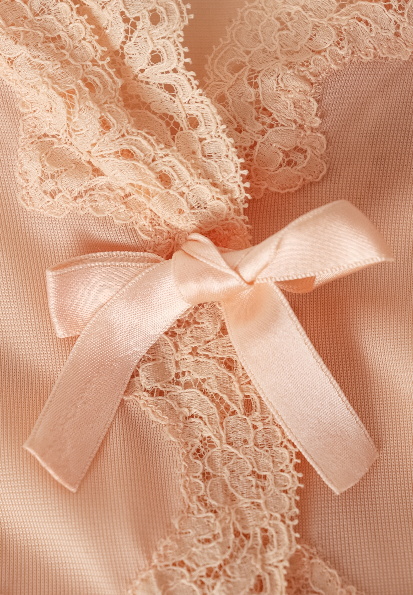 Персиковое платье Christian Dior с кружевом