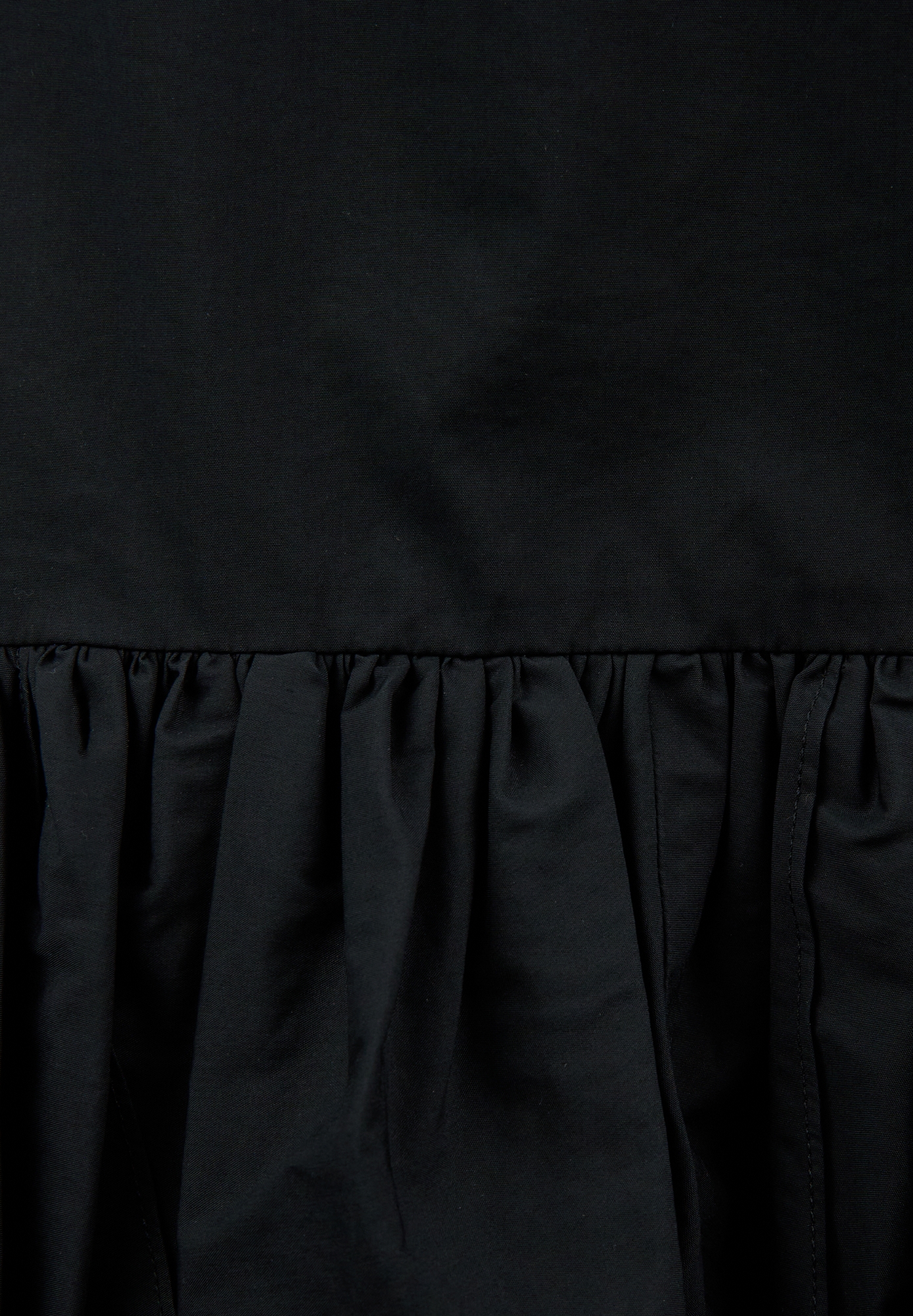 Черное платье Prada с воланами