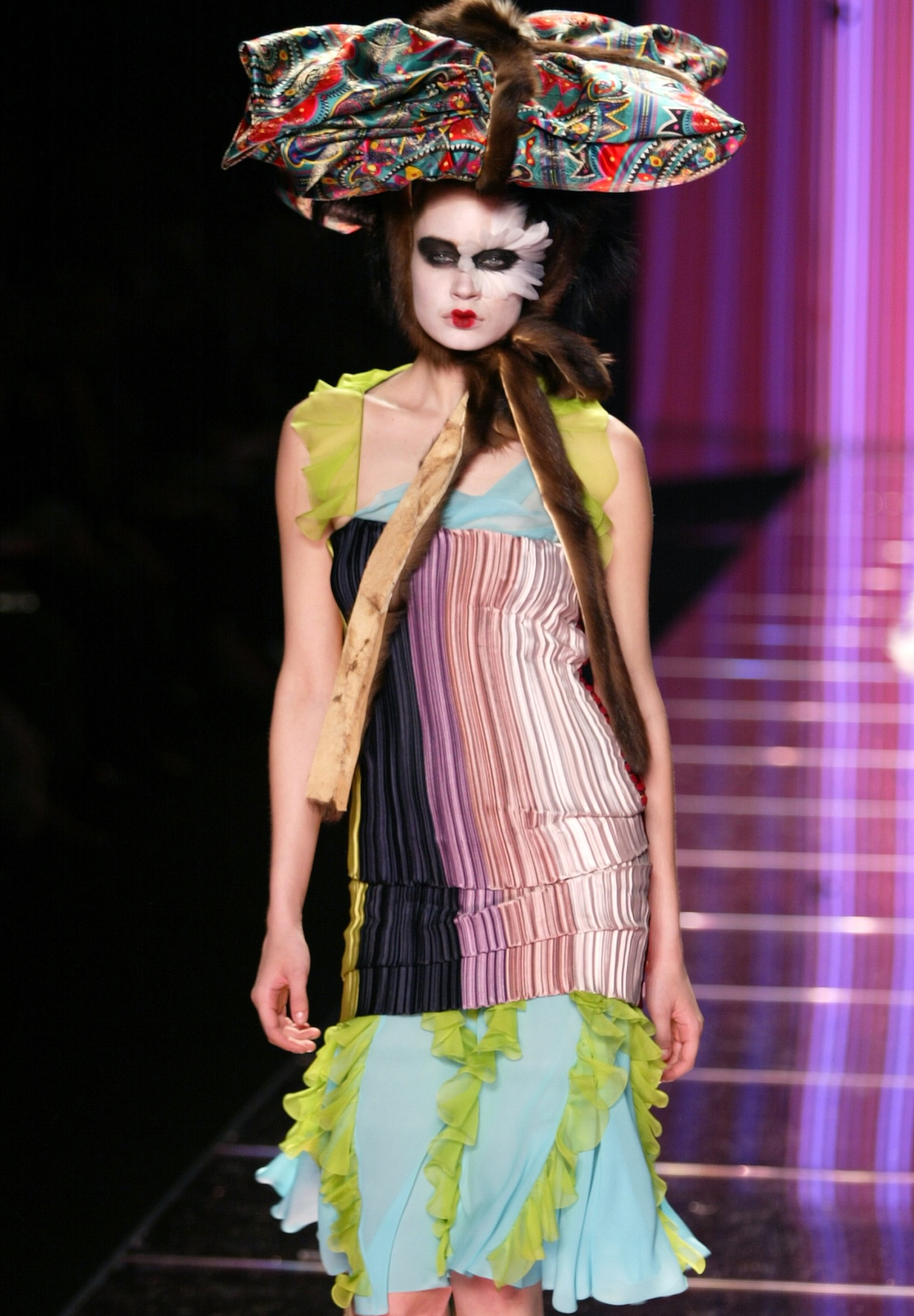 Плиссированное платье John Galliano