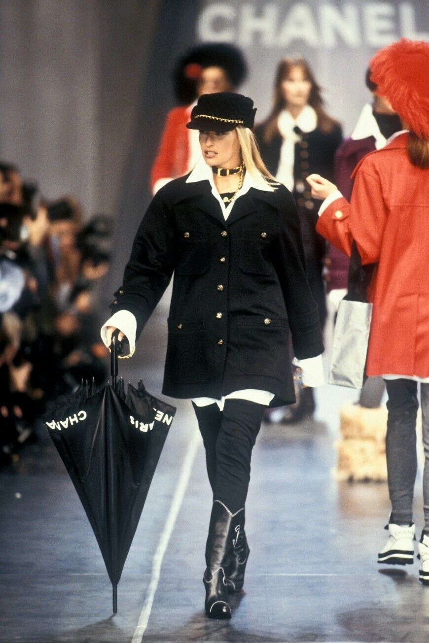 Чёрный удлинённый жакет Chanel