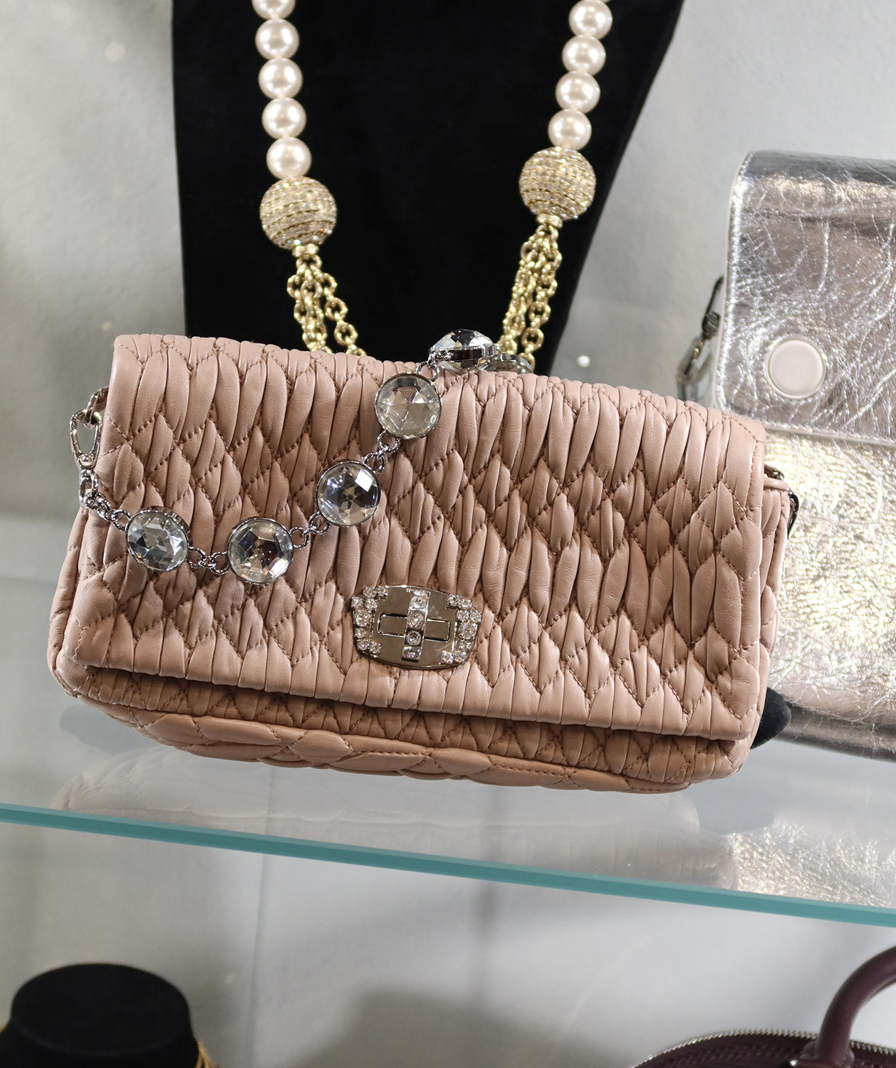 Розовая стеганая сумка Miu Miu