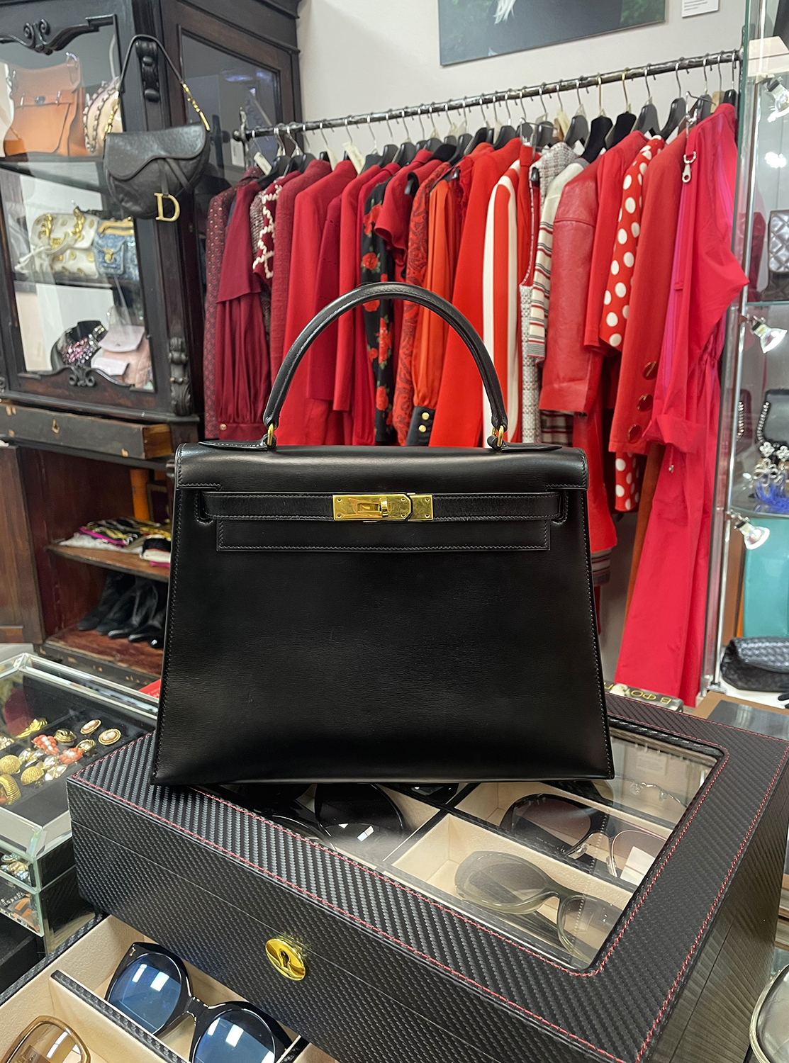 Черная сумка Hermès Kelly 28 в коже Box