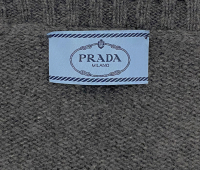 Серый кардиган Prada
