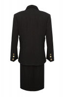 Чёрный твидовый костюм Chanel с золотистыми пуговицами