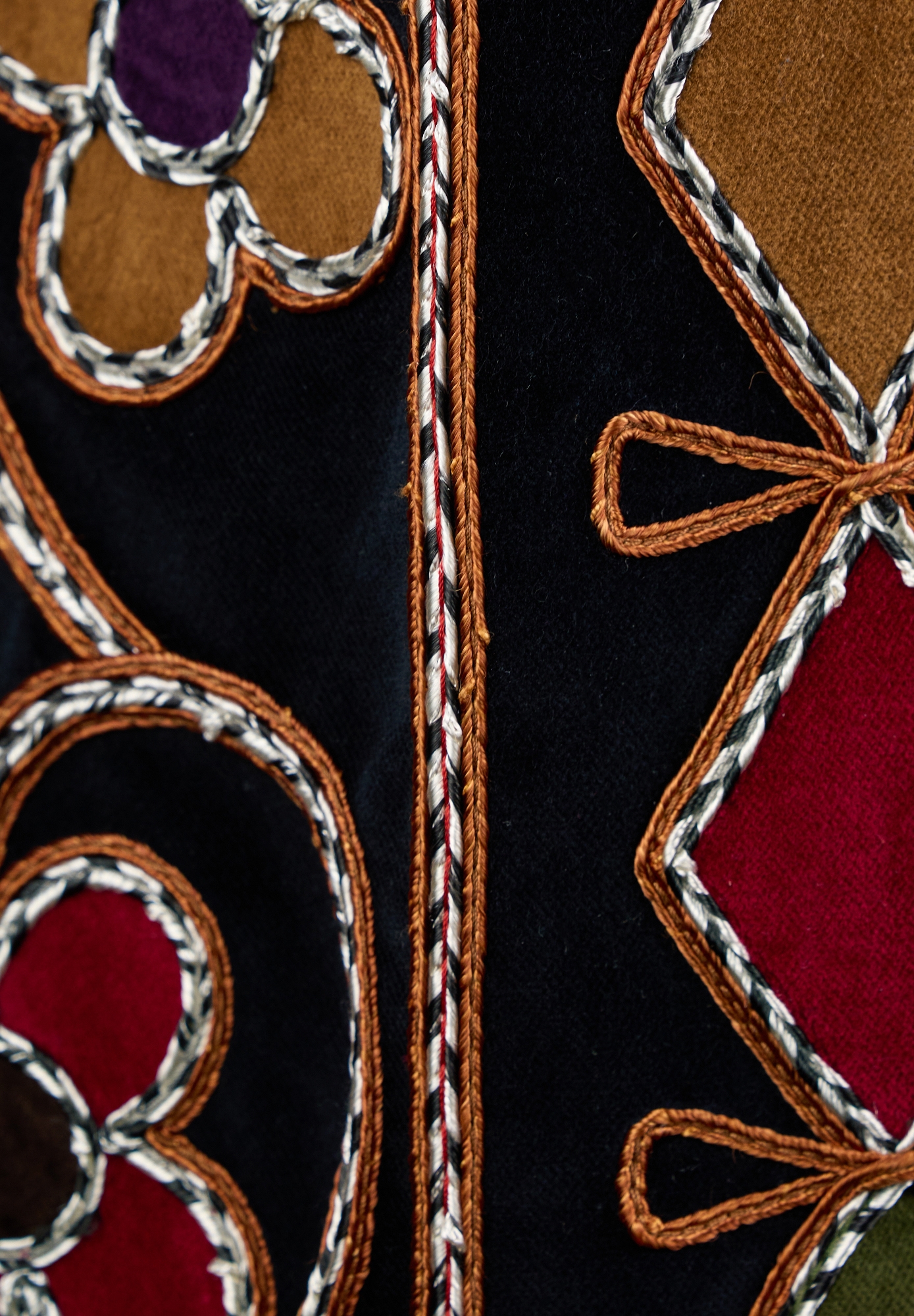 Жилет Christian Dior из разноцветного бархата