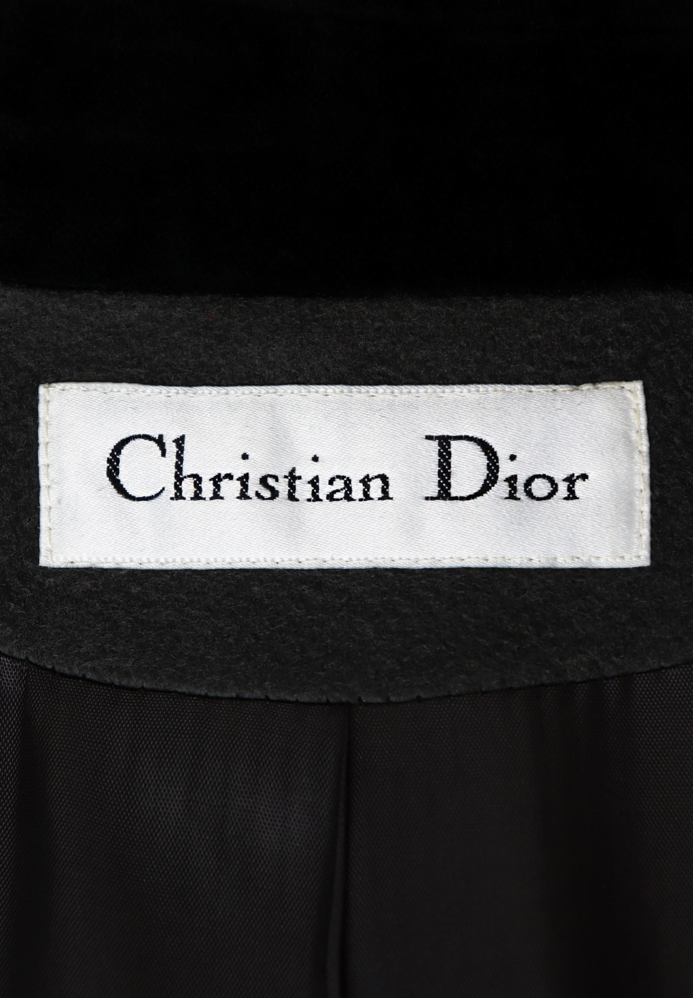 Пальто Christian Dior с черными манжетами