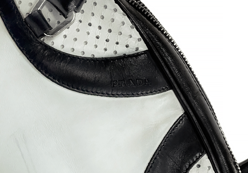 Черно-белая сумка Prada Bowling