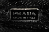 Черно-белая сумка Prada Bowling