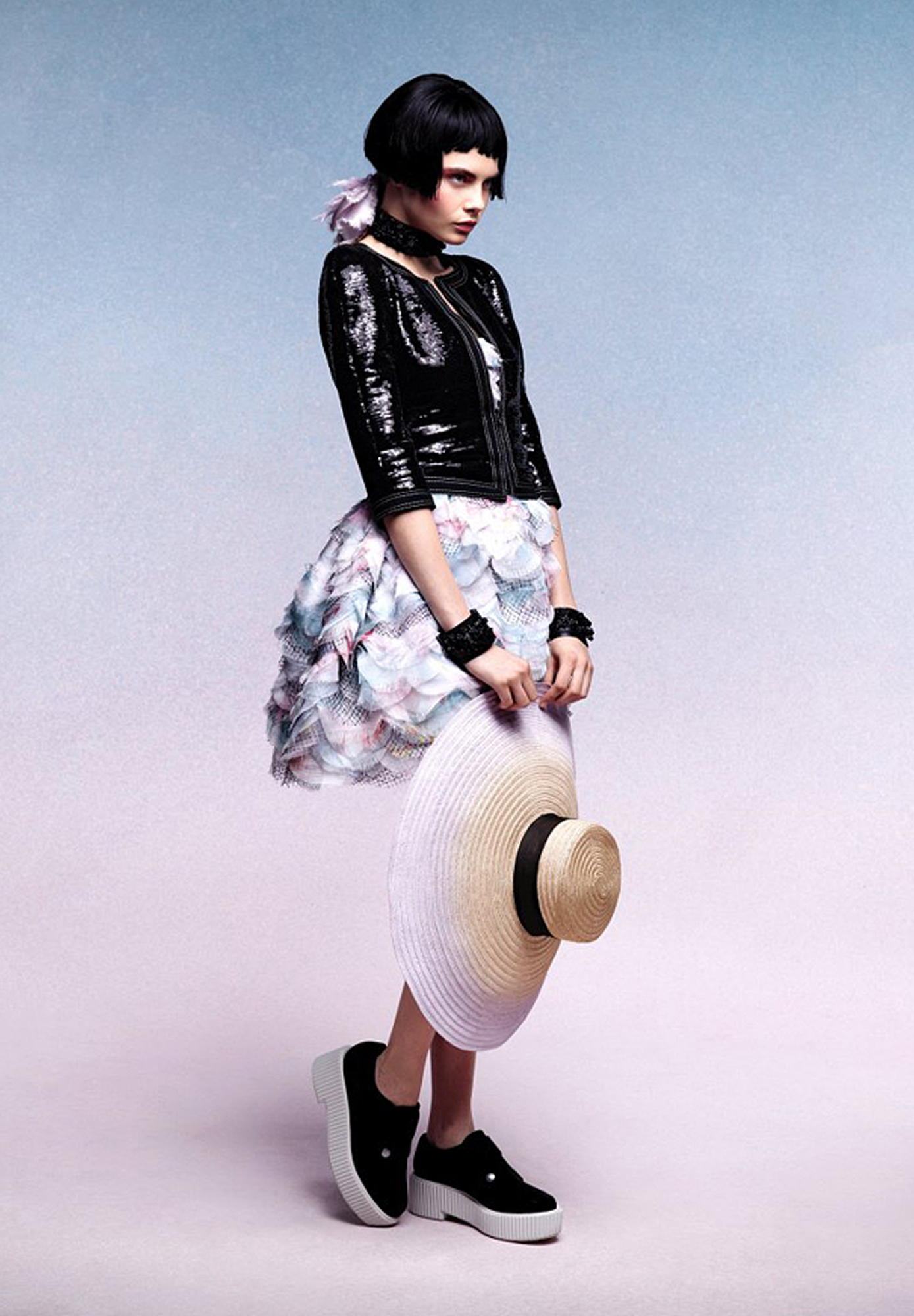 Укороченный жакет Chanel с пайетками