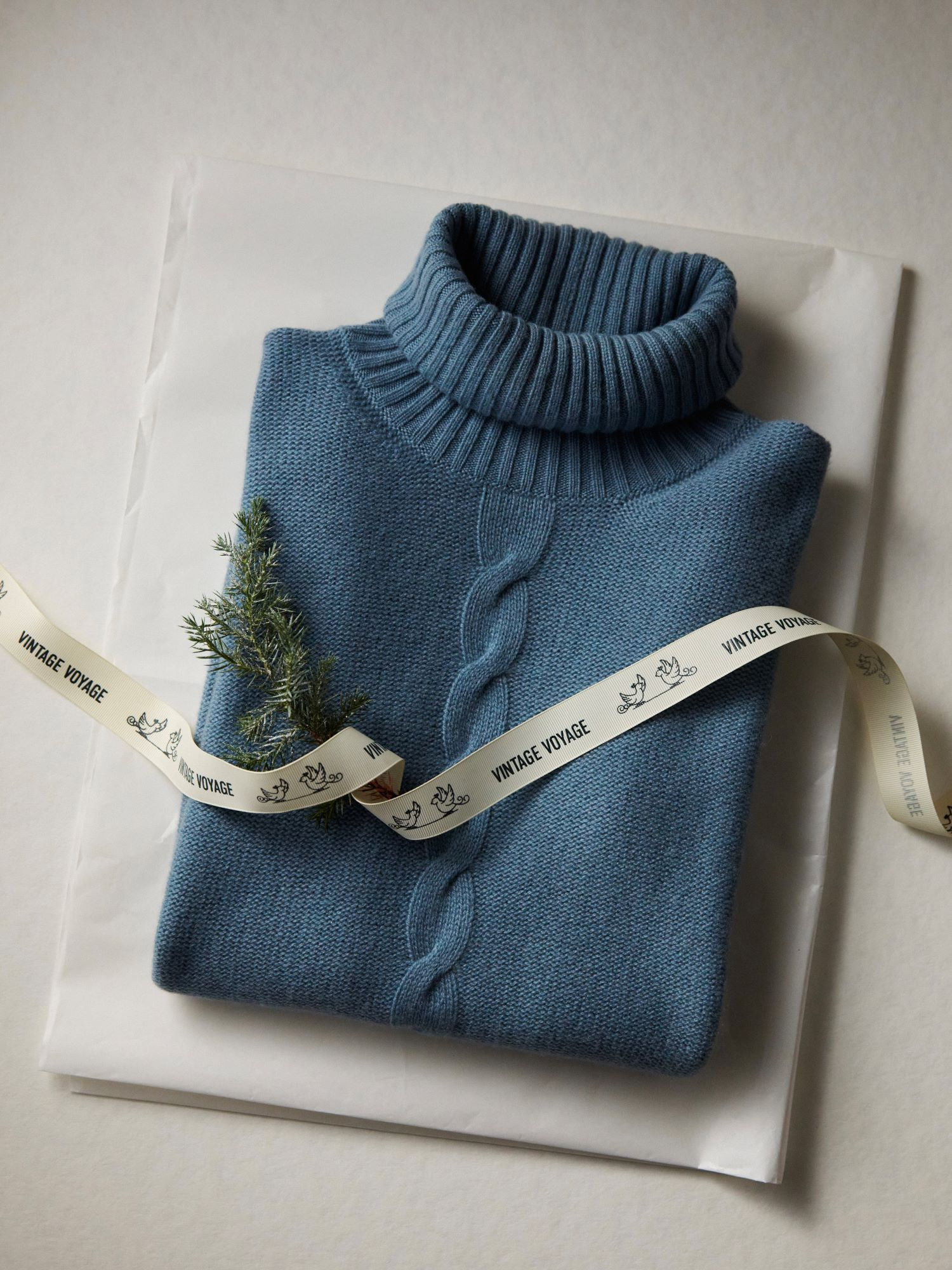 Голубой свитер Loro Piana