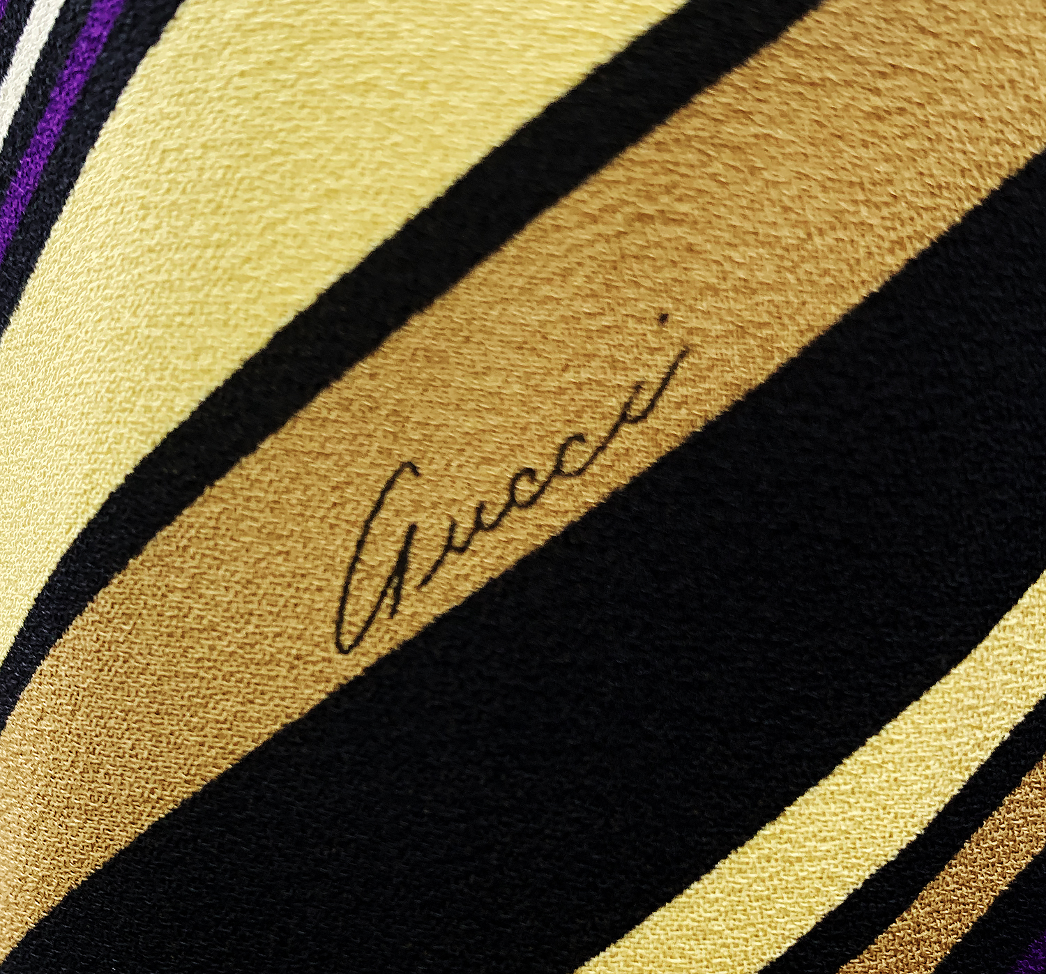 Шелковая блузка Gucci в полоску