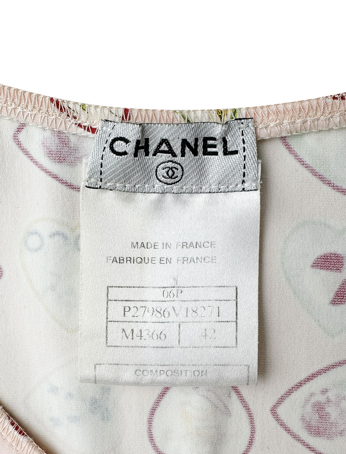 Розовое платье Chanel с принтом