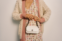 Розовое платье Chanel с принтом