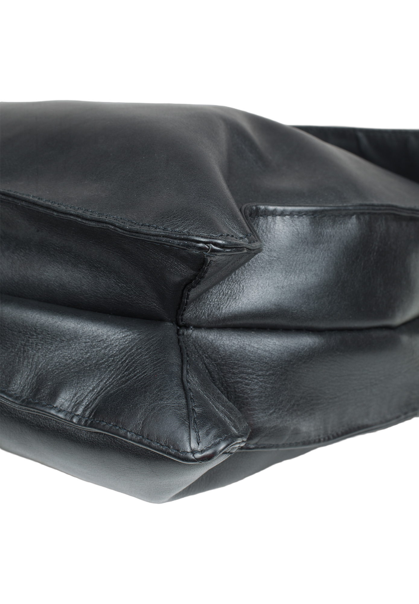 Черная сумка-мессенджер Chanel