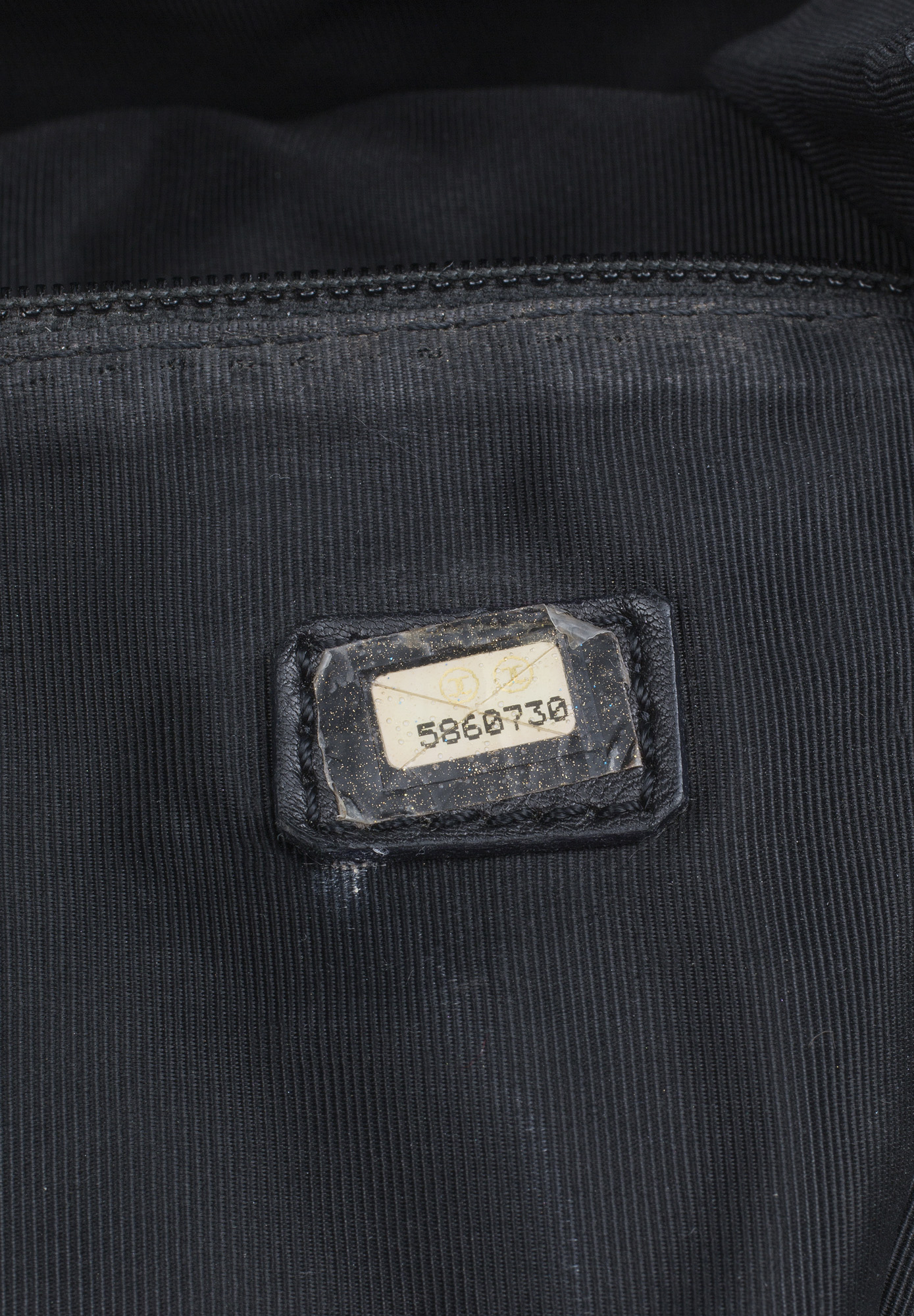 Черная сумка-мессенджер Chanel