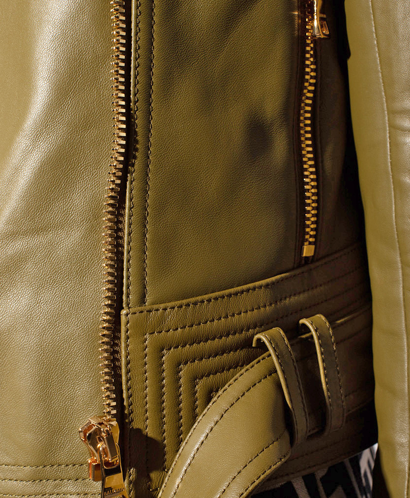 Зелёная кожаная куртка Balmain