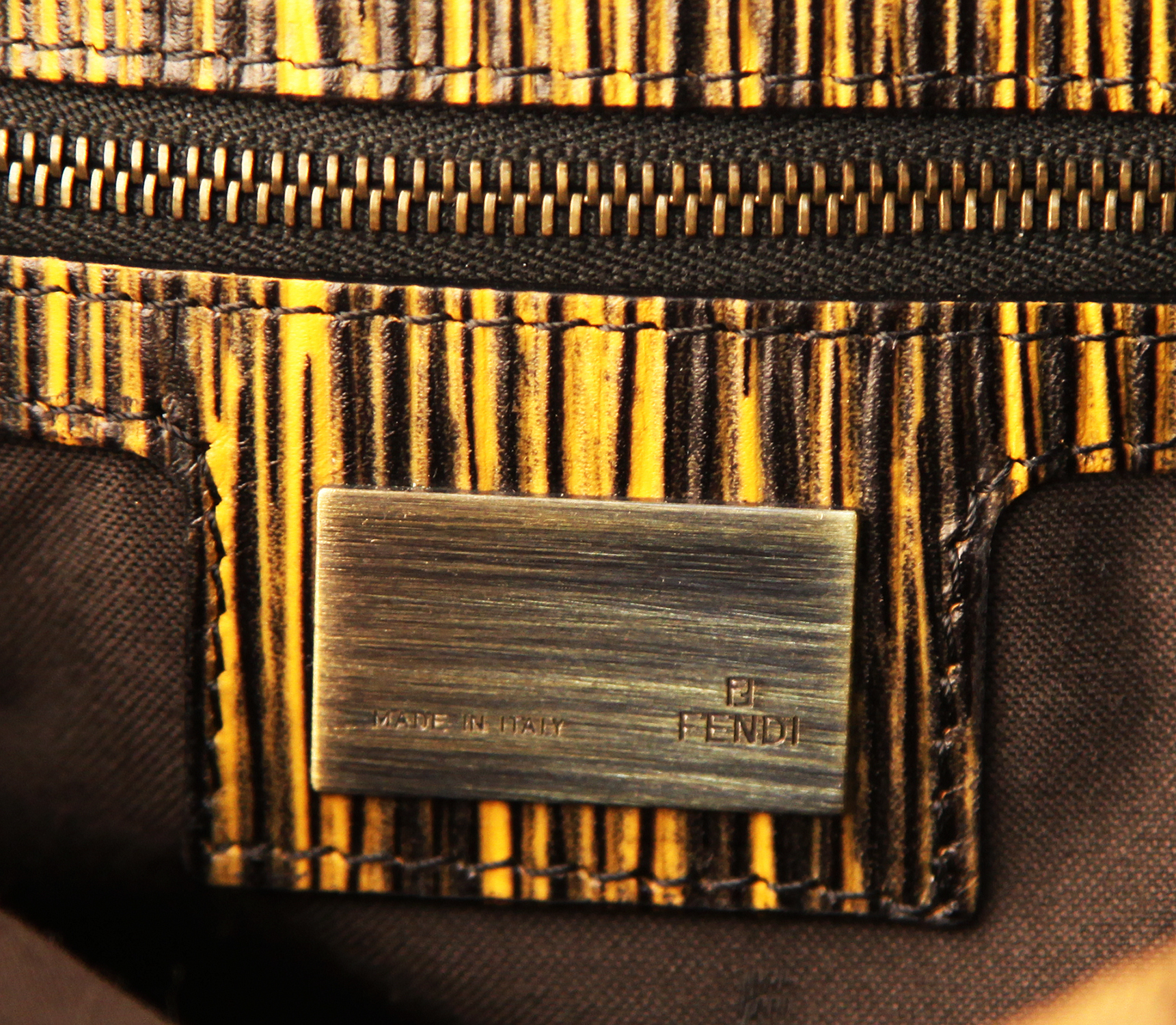 Сумка Fendi с логотипами