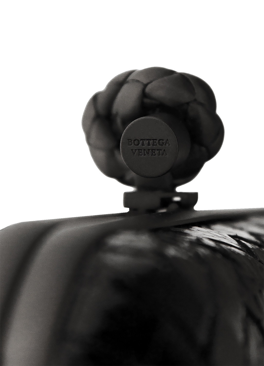 Чёрный клатч Bottega Veneta Knot