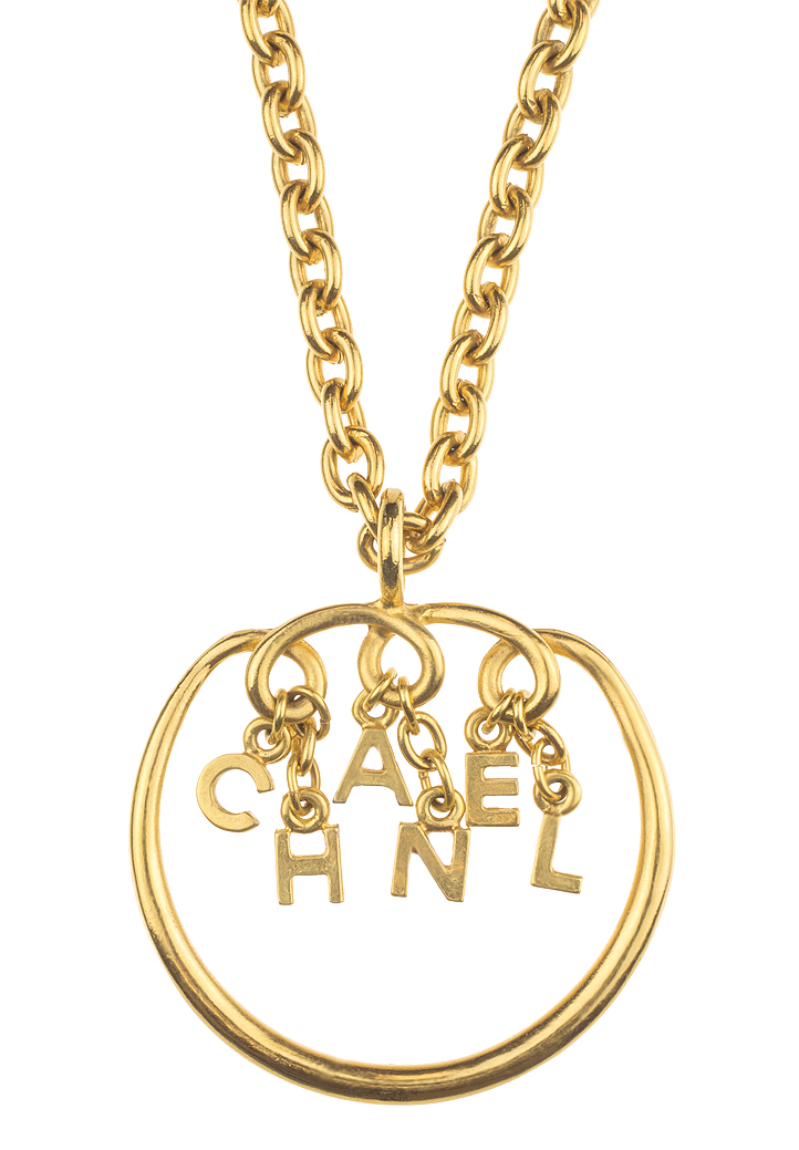 Колье Chanel с подвеской-логотипом