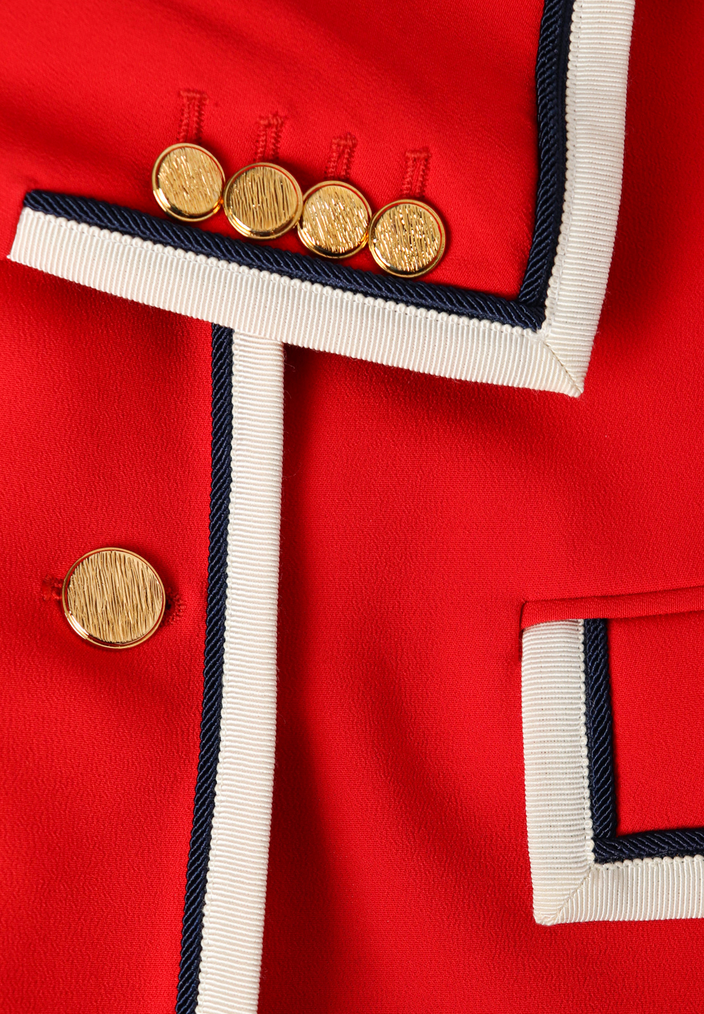 Костюм Gucci с черно-белой оторочкой