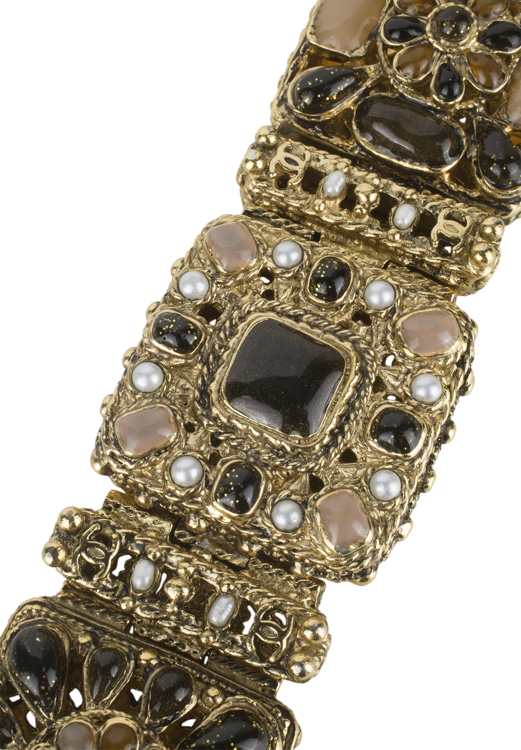 Золотистый браслет Chanel с жемчужинами