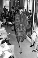 Твидовый костюм Chanel haute couture с шарфом