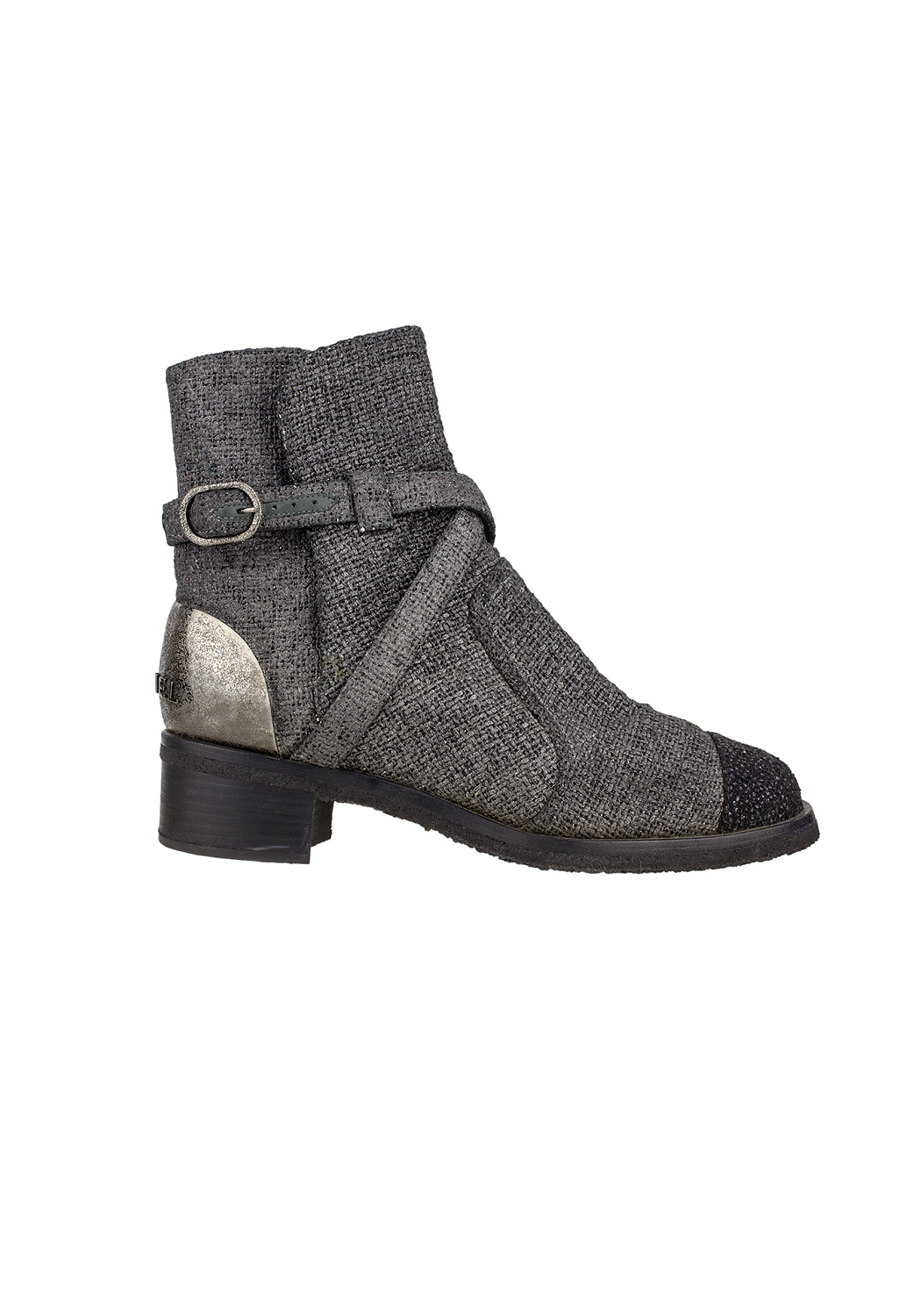 Серые ботинки Chanel