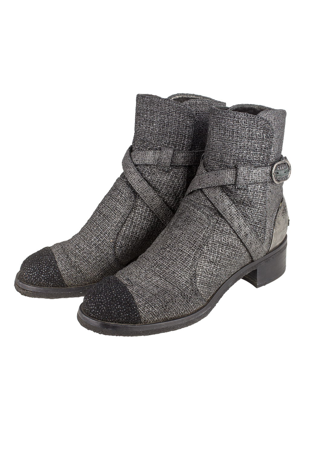 Серые ботинки Chanel