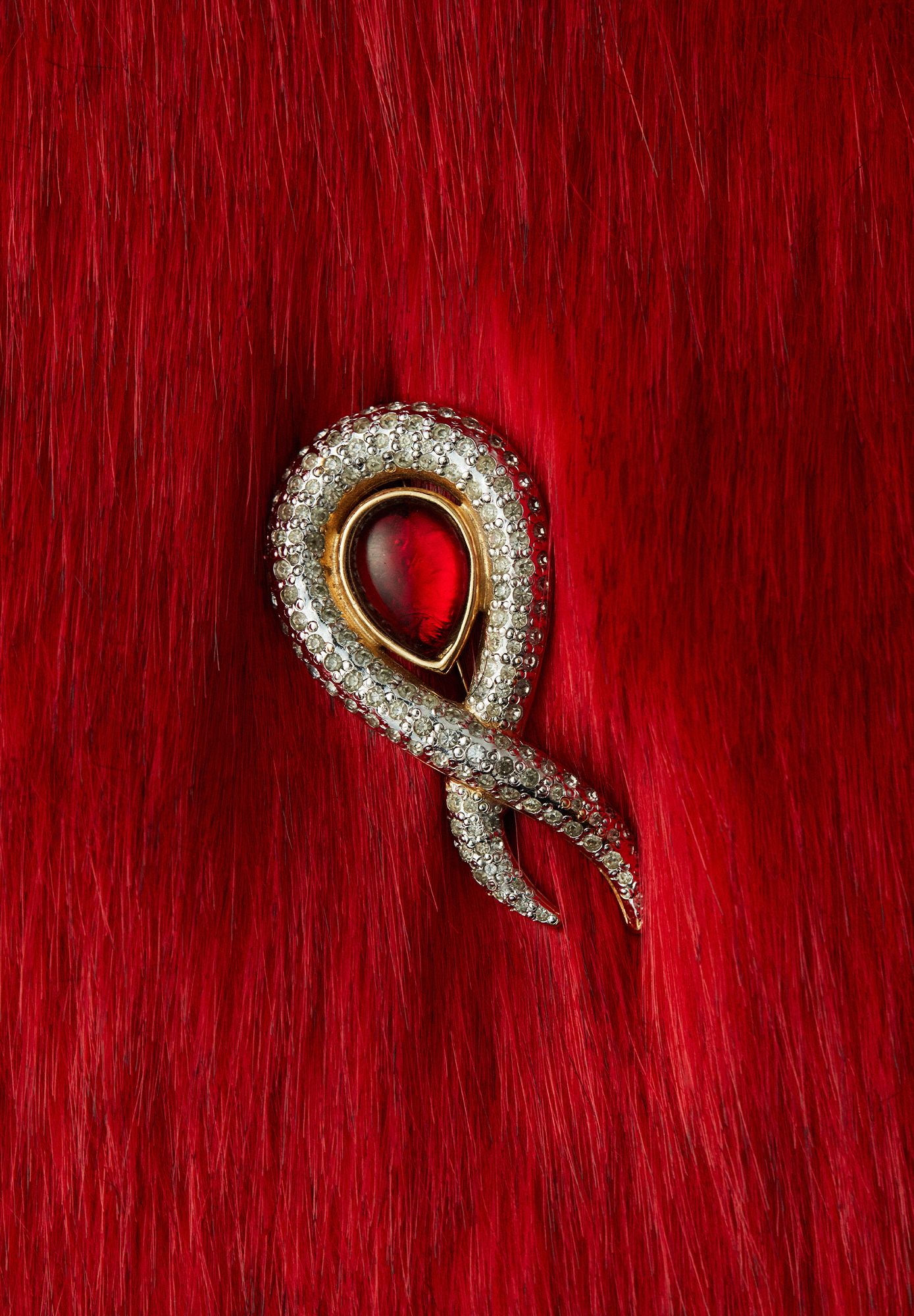 Брошь-завиток Valentino с кристаллами