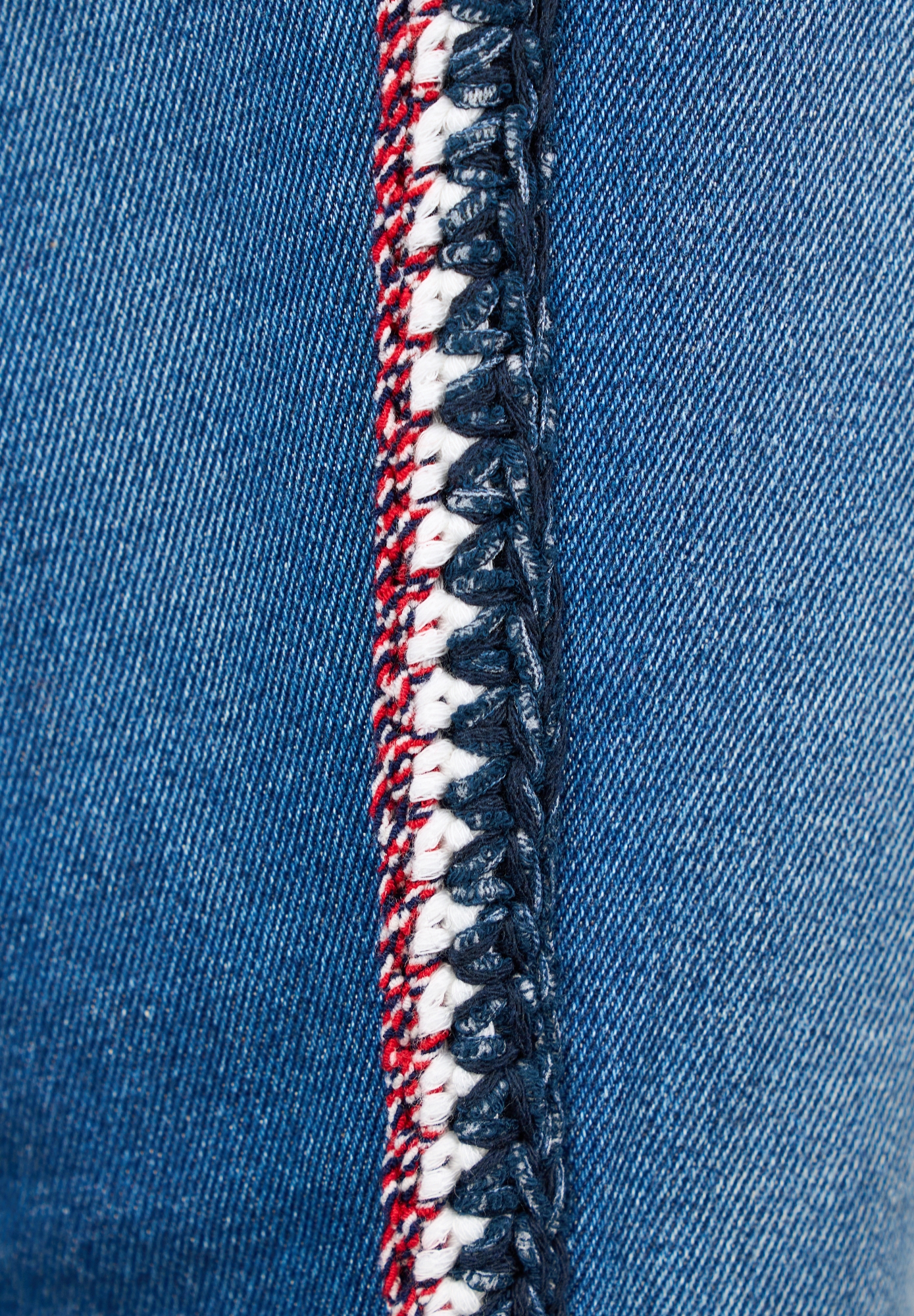 Джинсы Chanel с твидовыми лампасами