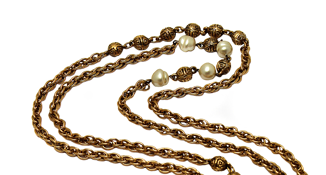 Колье Chanel с жемчугом и подвеской-лупой