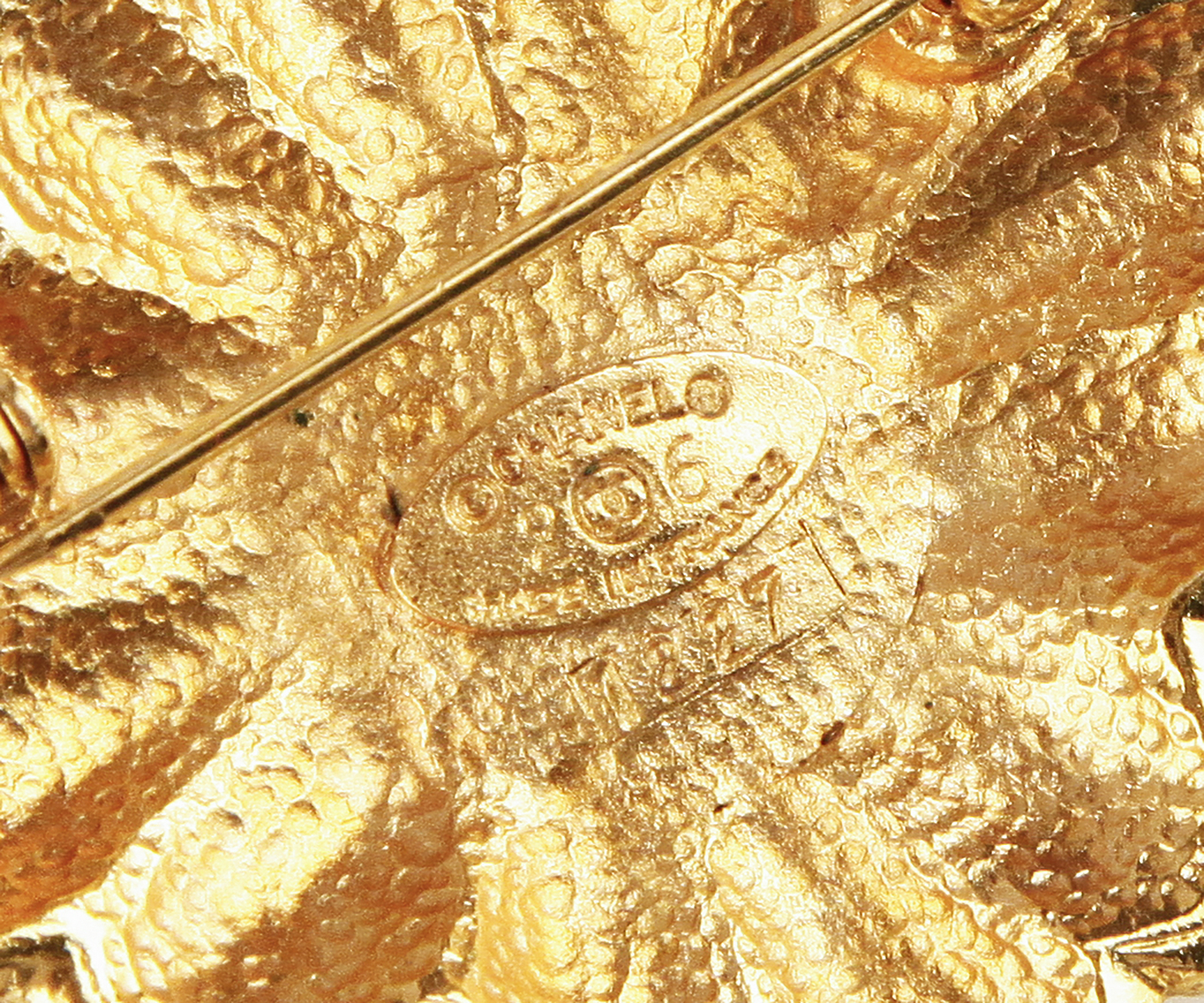 Брошь Chanel с подвеской-жемчужиной