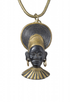 Винтажное колье с бюстом женщины