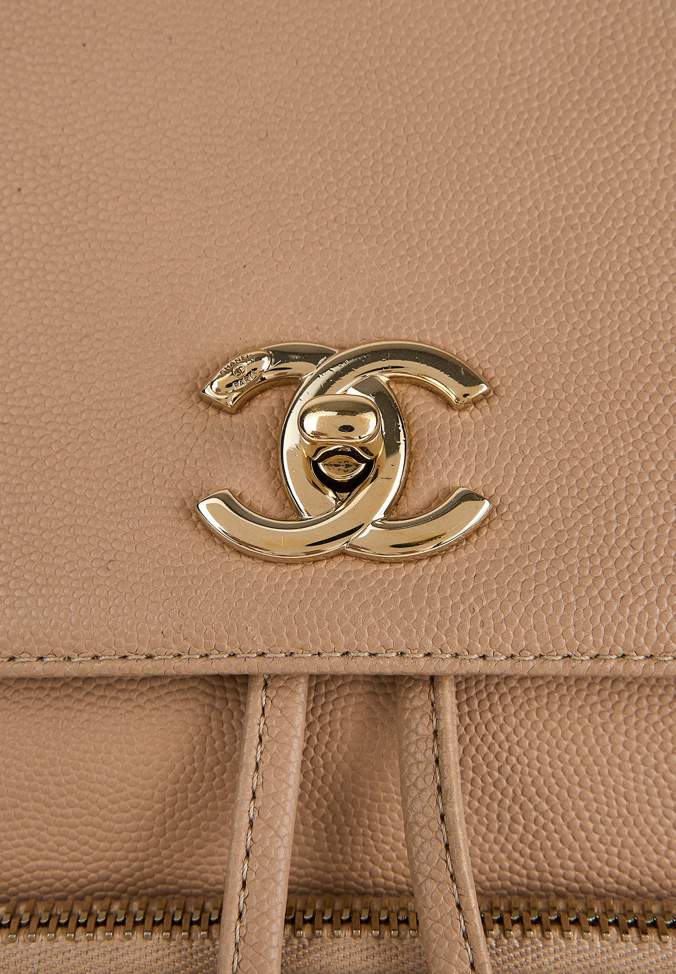 Бежевый рюкзак Chanel Business Affinity Caviar