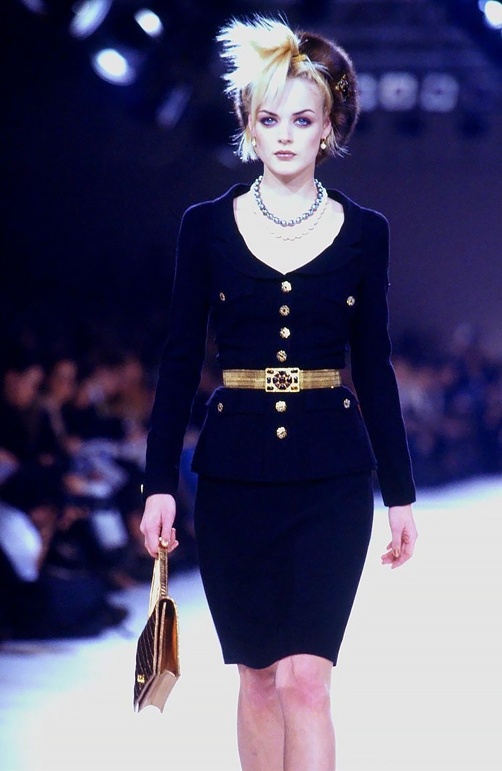 Черный жакет Chanel с пуговицами Gripoix