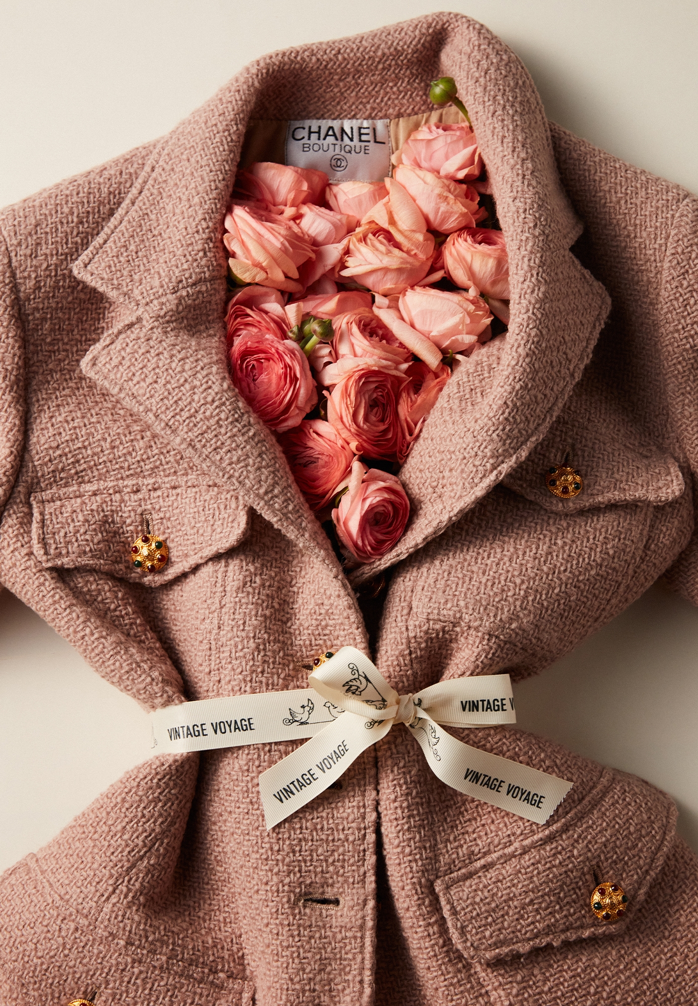 Вечерний жакет Chanel с пуговицами Gripoix