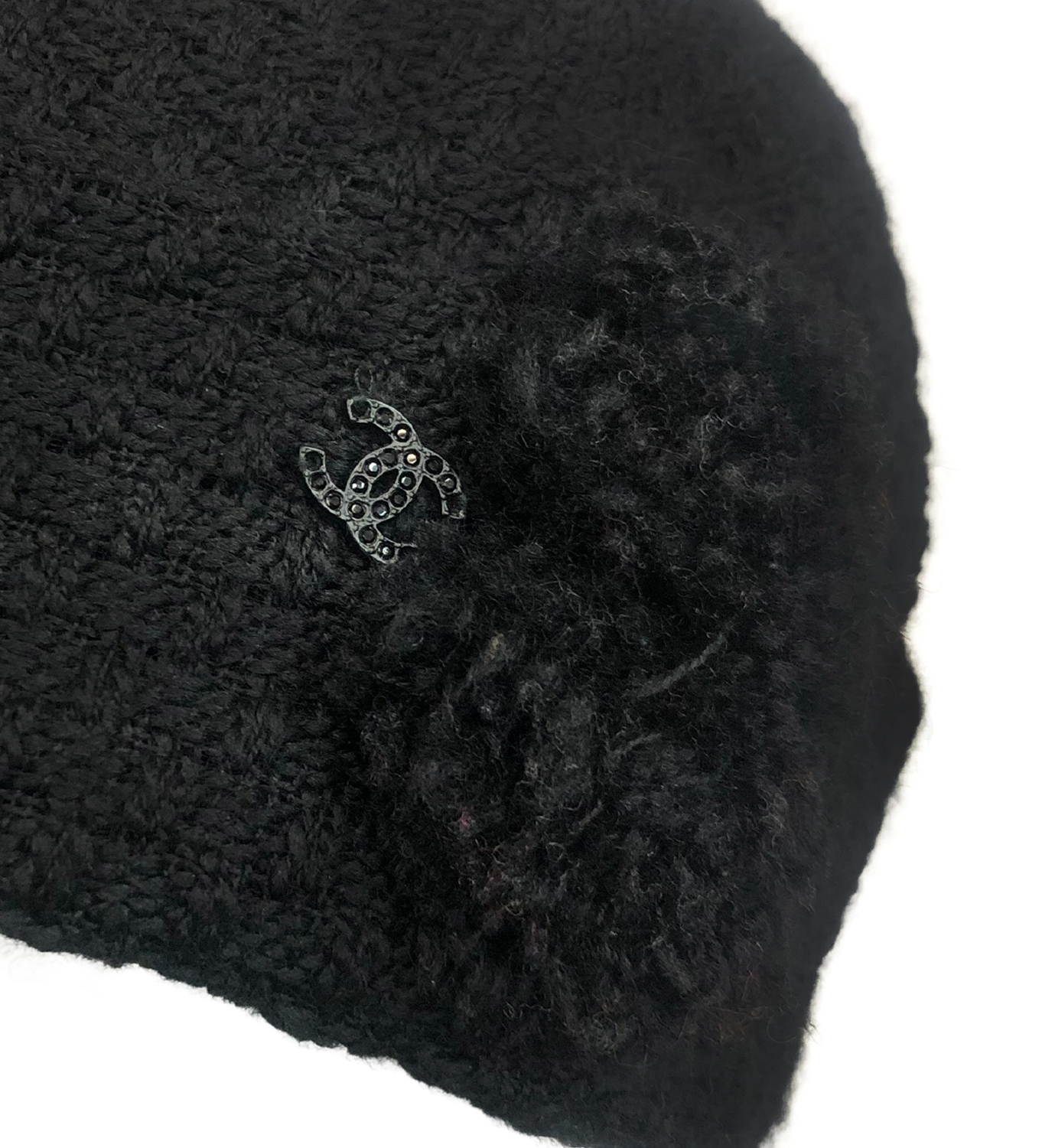 Черная шапка Chanel