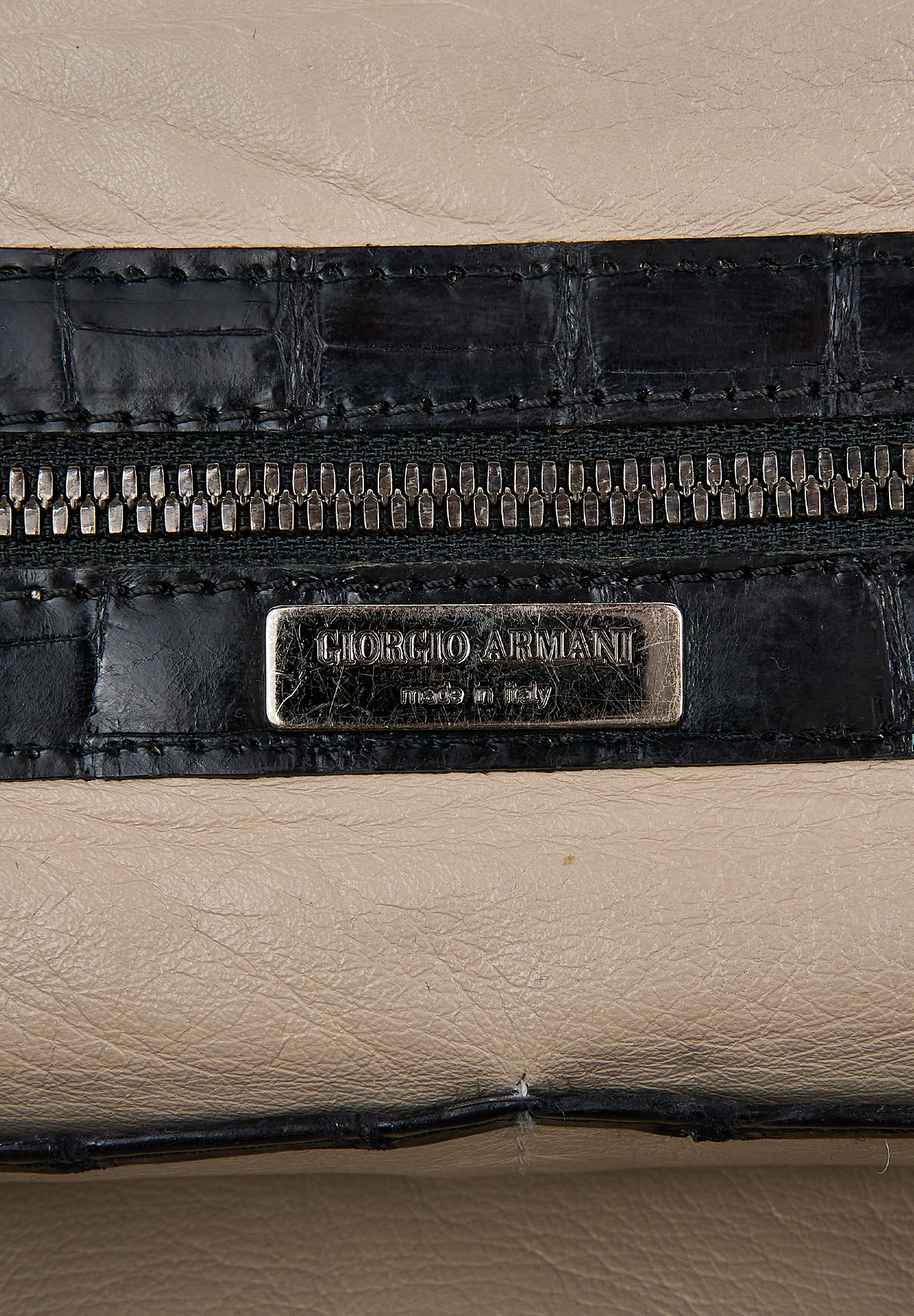 Черная сумка Giorgio Armani 