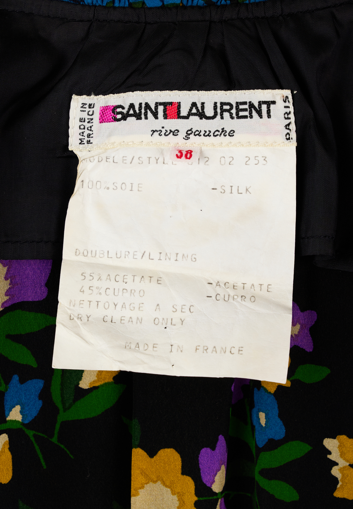 Чёрное платье Saint Laurent с цветочным принтом