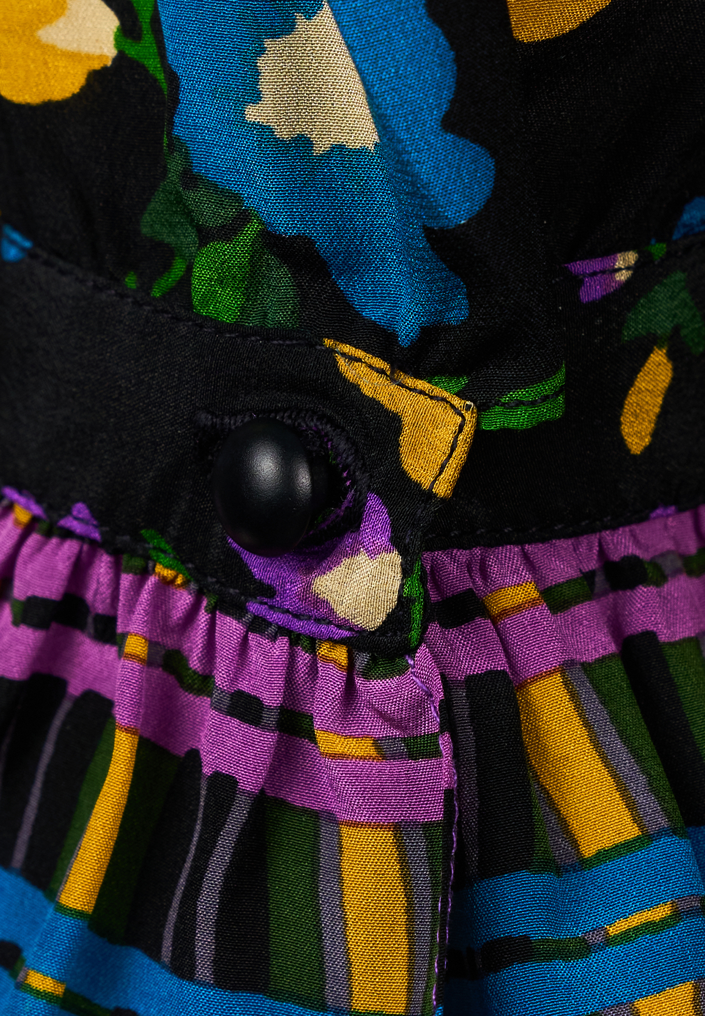 Чёрное платье Saint Laurent с цветочным принтом