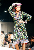 Чёрное платье Saint Laurent с цветочным принтом