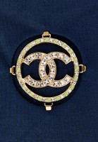 Темно-синяя футболка Chanel с логотипом
