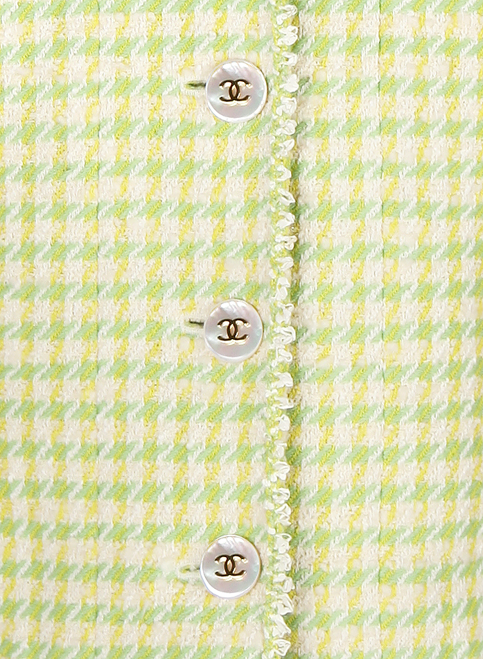 Твидовый жакет Chanel в салатовых тонах