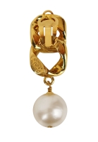 Клипсы Chanel с цепью и жемчугом