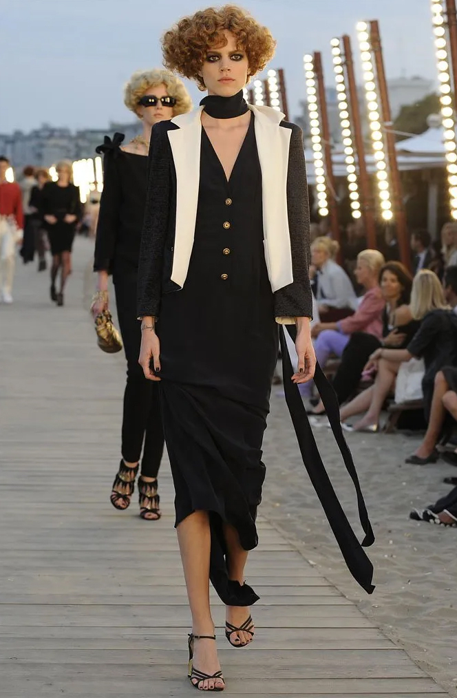 Тёмно-синее шелковое платье Chanel