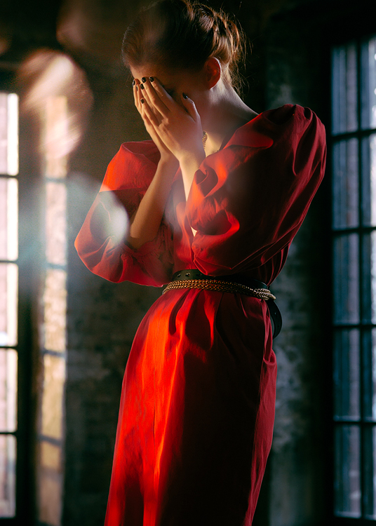 Алое платье Yves Saint Laurent