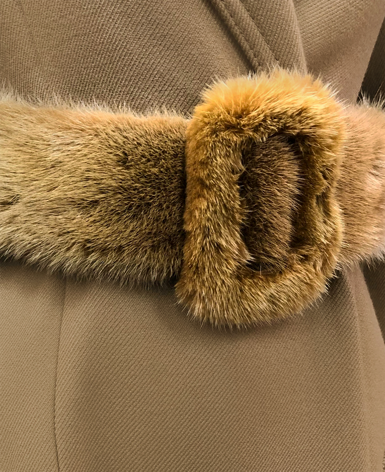 Бежевое пальто Céline