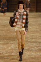 Свитер Chanel с пуговицами