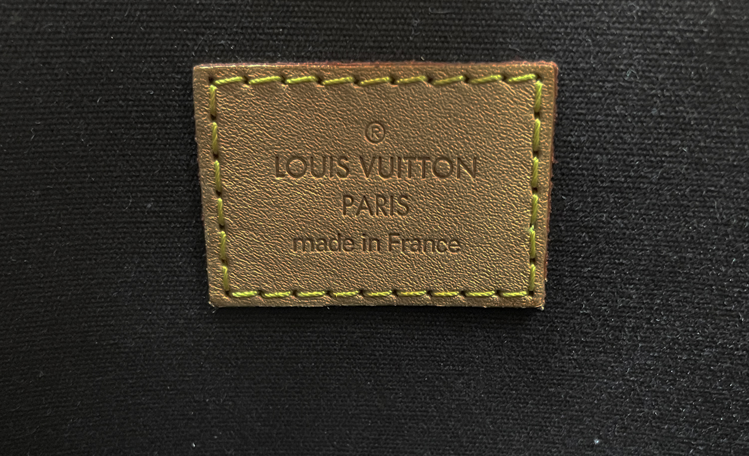 Лаковая сумка Louis Vuitton Alma MM